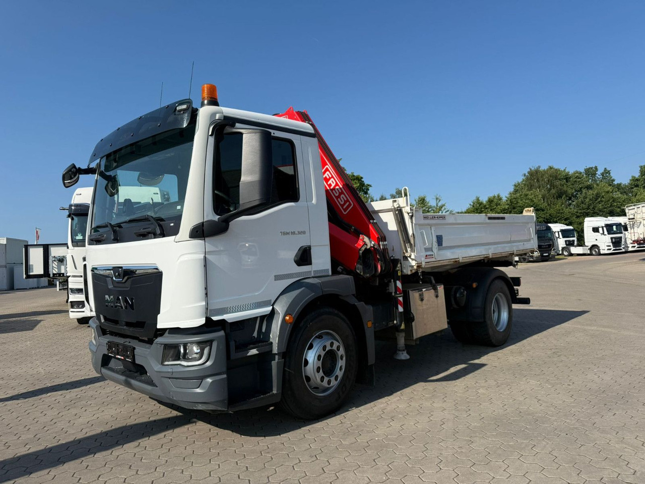 Kravas automašīna pašizgāzējs, Kravas auto ar manipulatoru MAN TGM 18.320 4x2 BB mit Fassi F135 Kipper Kran: foto 6
