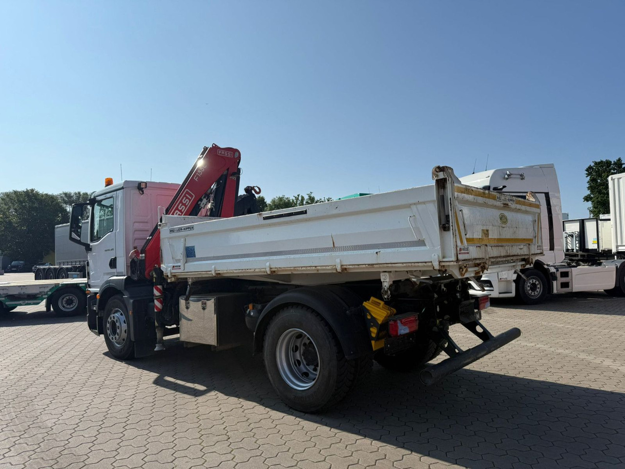 Kravas automašīna pašizgāzējs, Kravas auto ar manipulatoru MAN TGM 18.320 4x2 BB mit Fassi F135 Kipper Kran: foto 7