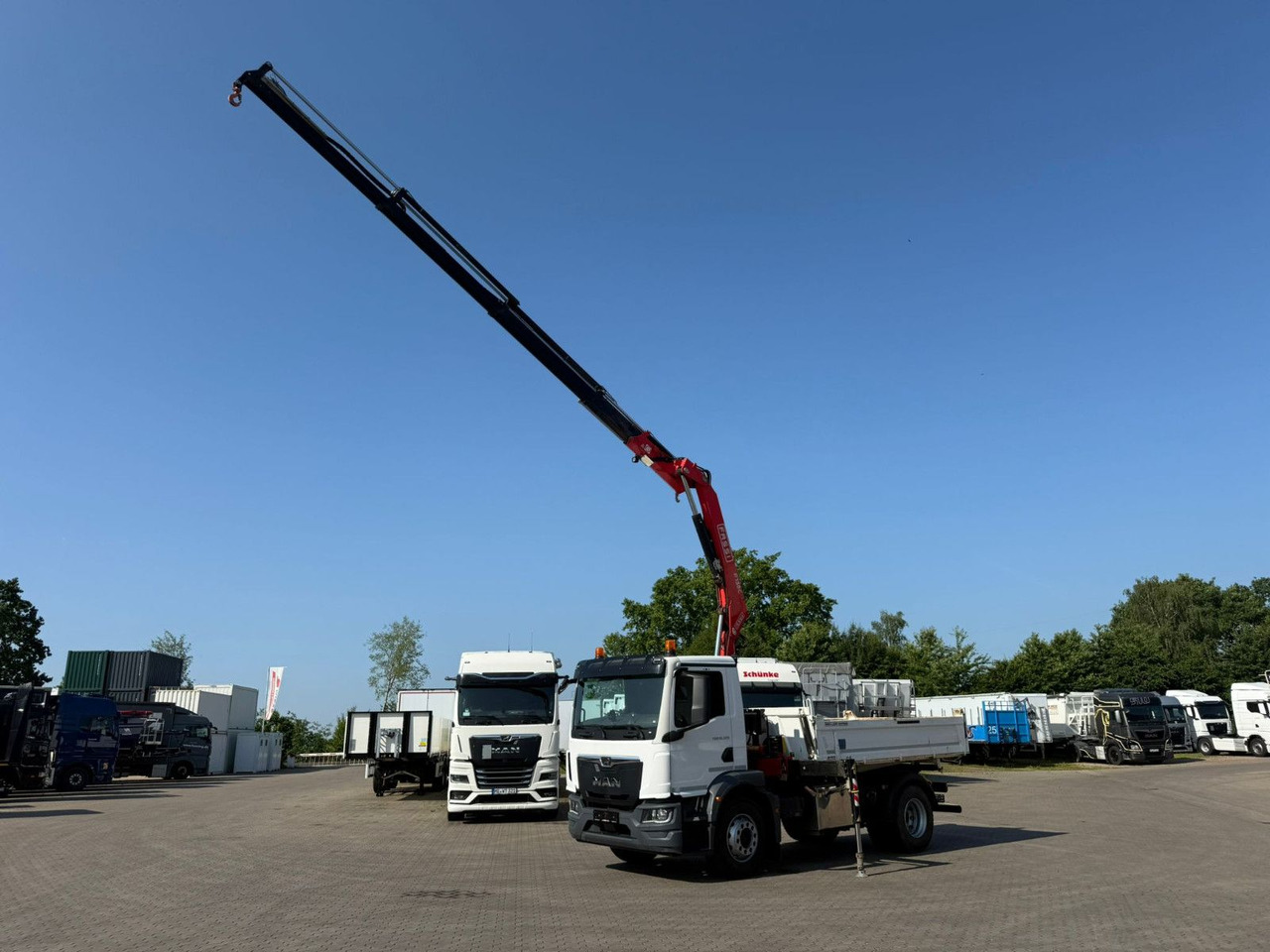 MAN TGM 18.320 4x2 BB mit Kran Fassi F135 Kipper - Kravas automašīna pašizgāzējs, Kravas auto ar manipulatoru: foto 3 MAN TGM 18.320 4x2 BB mit Kran Fassi F135 Kipper - Kravas automašīna pašizgāzējs, Kravas auto ar manipulatoru: foto 3
