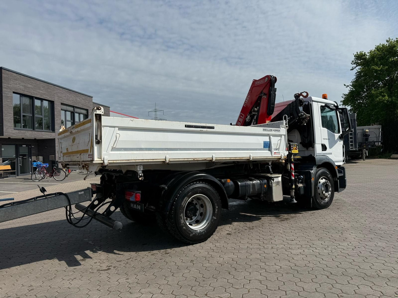 MAN TGM 18.320 4x2 BB mit Kran Fassi F135 Kipper - Kravas automašīna pašizgāzējs, Kravas auto ar manipulatoru: foto 4 MAN TGM 18.320 4x2 BB mit Kran Fassi F135 Kipper - Kravas automašīna pašizgāzējs, Kravas auto ar manipulatoru: foto 4