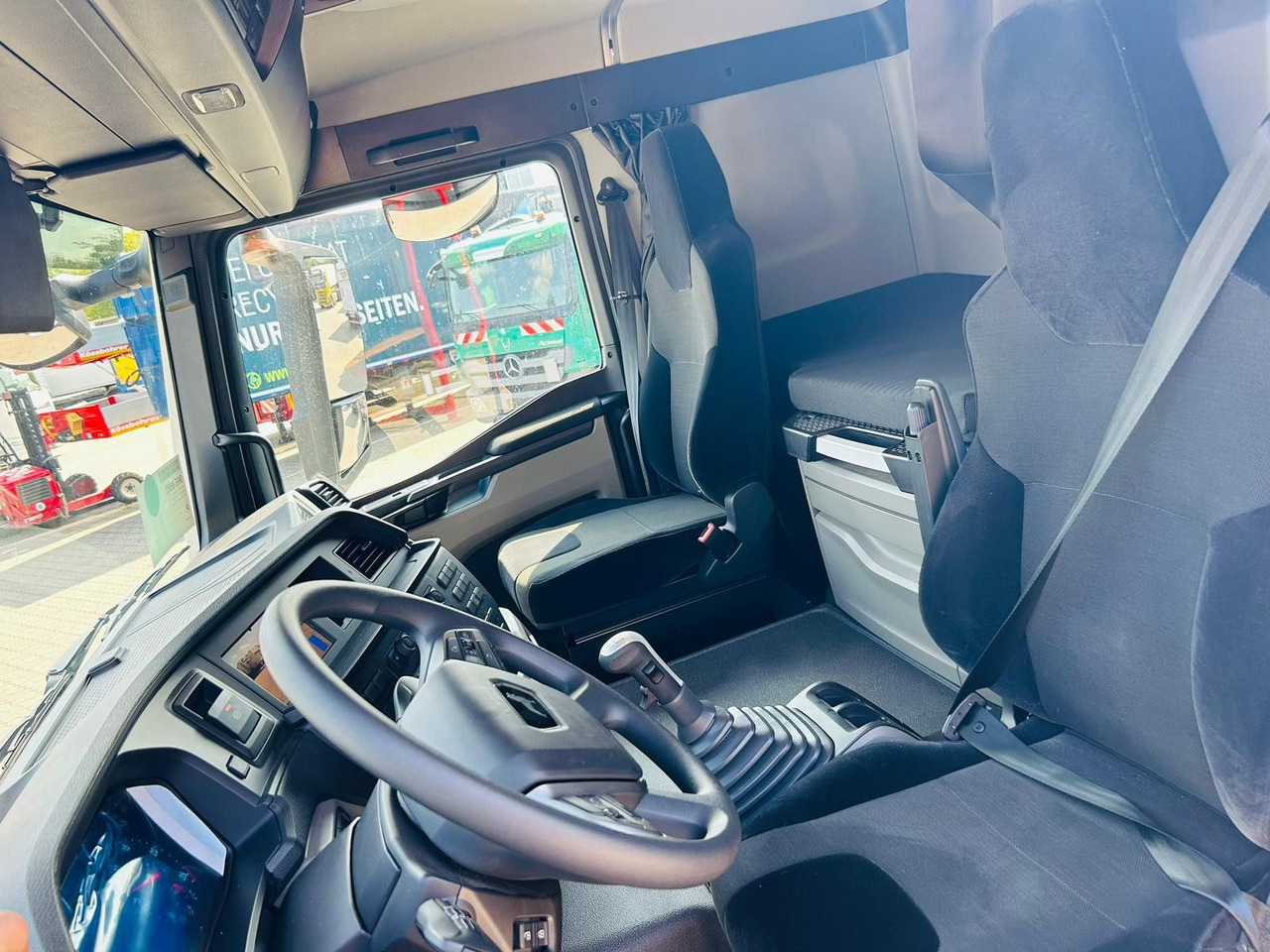 Bortu kravas automašīna/ Platforma MAN TGS 41.520 8x8 mit Fassi Ladekran F710RA.2.26: foto 14