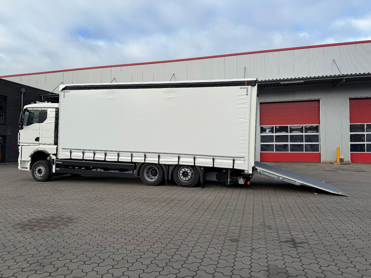 MAN TGX 26.440 6x2 LL Schwerlast Ladebordwand/Rampe - Auto evakuators: foto 2 MAN TGX 26.440 6x2 LL Schwerlast Ladebordwand/Rampe - Auto evakuators: foto 2