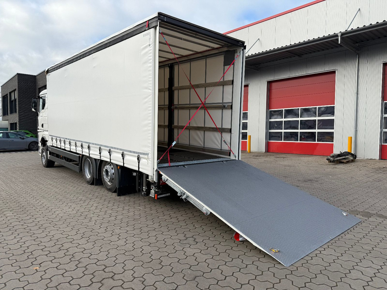 MAN TGX 26.440 6x2 LL Schwerlast Ladebordwand/Rampe - Autovedējs: foto 1 MAN TGX 26.440 6x2 LL Schwerlast Ladebordwand/Rampe - Autovedējs: foto 1