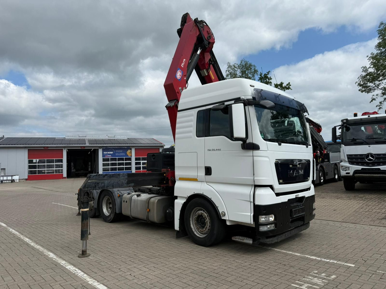 MAN TGX 26.440 6x2 mit HMF 3000-5 Kran TÜV NEU - Kravas auto ar manipulatoru: foto 2 MAN TGX 26.440 6x2 mit HMF 3000-5 Kran TÜV NEU - Kravas auto ar manipulatoru: foto 2