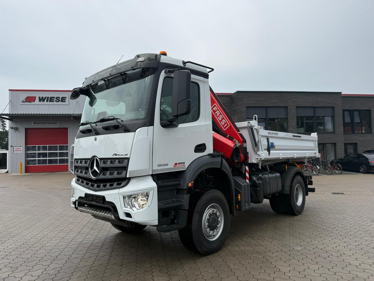Mercedes-Benz Arocs 1835 4x4 Allrad Fassi F135 Kran Kipper - Kravas auto ar manipulatoru: foto 1 Mercedes-Benz Arocs 1835 4x4 Allrad Fassi F135 Kran Kipper - Kravas auto ar manipulatoru: foto 1
