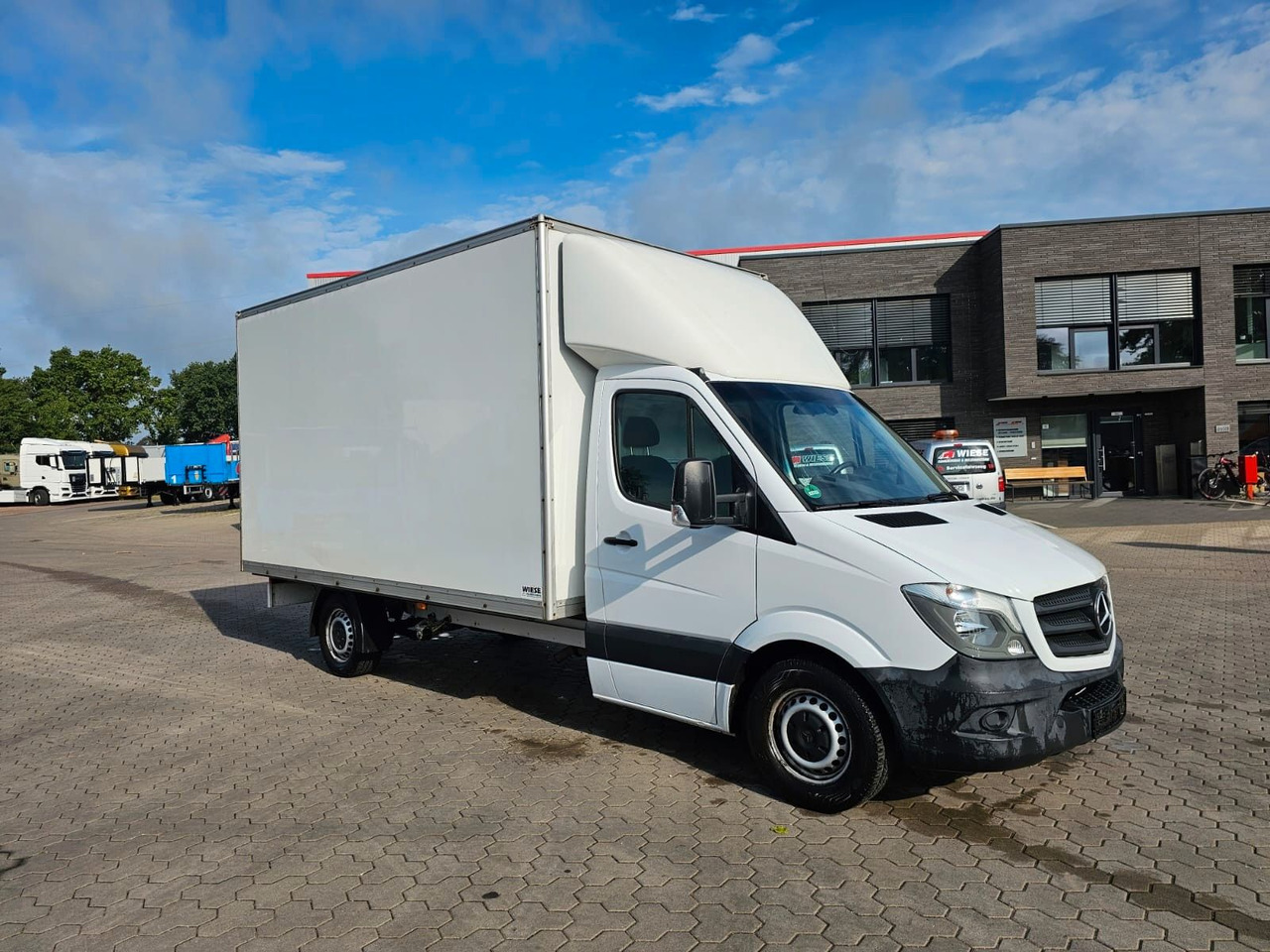 Mercedes-Benz Sprinter mit Kofferaufbau - Furgons ar slēgtā virsbūve: foto 2 Mercedes-Benz Sprinter mit Kofferaufbau - Furgons ar slēgtā virsbūve: foto 2