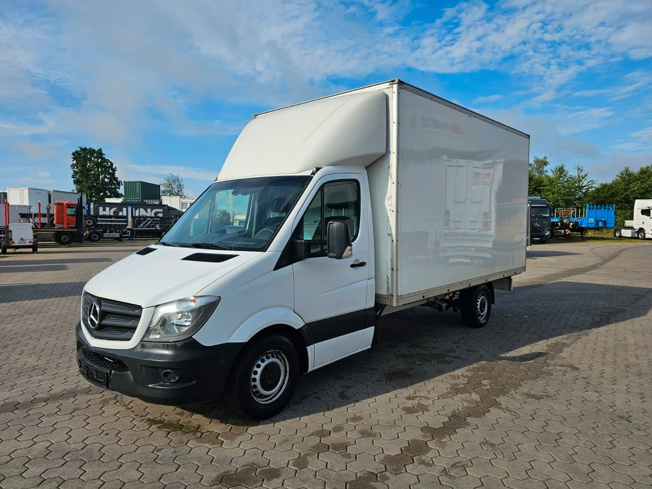 Mercedes-Benz Sprinter mit Kofferaufbau - Furgons ar slēgtā virsbūve: foto 1 Mercedes-Benz Sprinter mit Kofferaufbau - Furgons ar slēgtā virsbūve: foto 1