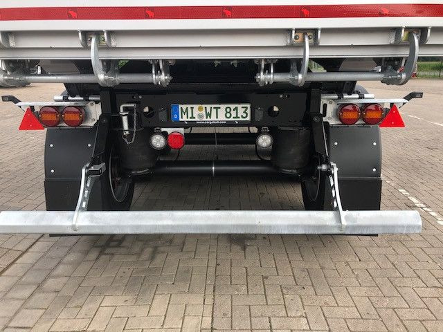 Schmitz Cargobull Kipper 52m³ mit gekröpftem Chassis - Puspiekabe pašizgāzējs: foto 4 Schmitz Cargobull Kipper 52m³ mit gekröpftem Chassis - Puspiekabe pašizgāzējs: foto 4