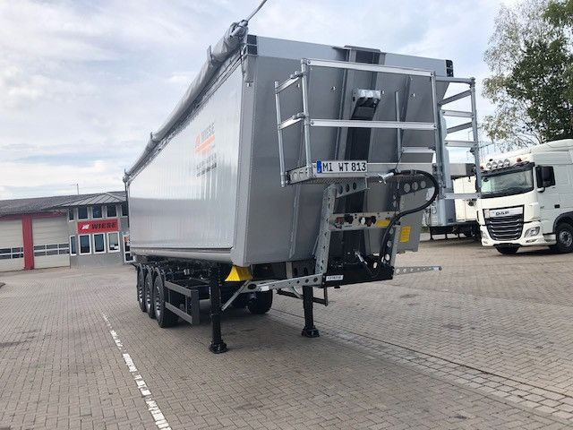 Schmitz Cargobull Kipper 52m³ mit gekröpftem Chassis - Puspiekabe pašizgāzējs: foto 2 Schmitz Cargobull Kipper 52m³ mit gekröpftem Chassis - Puspiekabe pašizgāzējs: foto 2