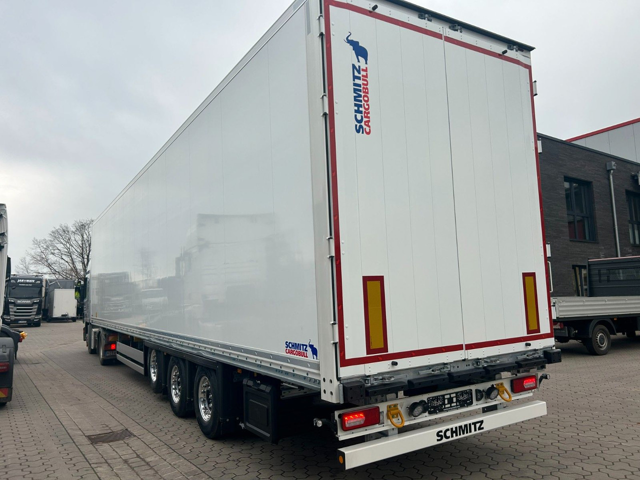 Schmitz Cargobull Mega Koffer - Trockenfrachter FERROPLAST - Puspiekabe slēgtā virsbūve: foto 2 Schmitz Cargobull Mega Koffer - Trockenfrachter FERROPLAST - Puspiekabe slēgtā virsbūve: foto 2