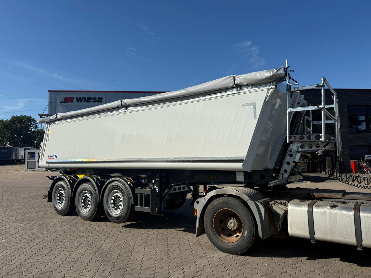 Schmitz Cargobull SKI 24 SL 7.2 3-Achs Alu Mulde 27m³ Sofort Verfü - Puspiekabe pašizgāzējs: foto 1 Schmitz Cargobull SKI 24 SL 7.2 3-Achs Alu Mulde 27m³ Sofort Verfü - Puspiekabe pašizgāzējs: foto 1