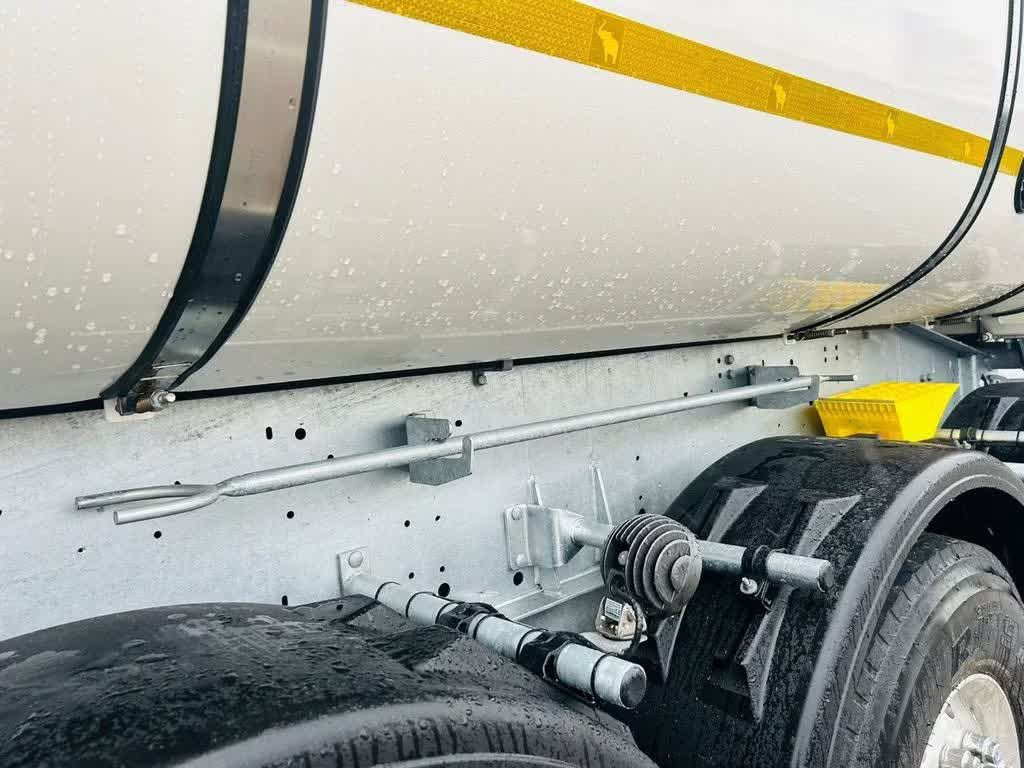 Puspiekabe pašizgāzējs Schmitz Cargobull Thermomulde 24m³  isoliert: foto 8