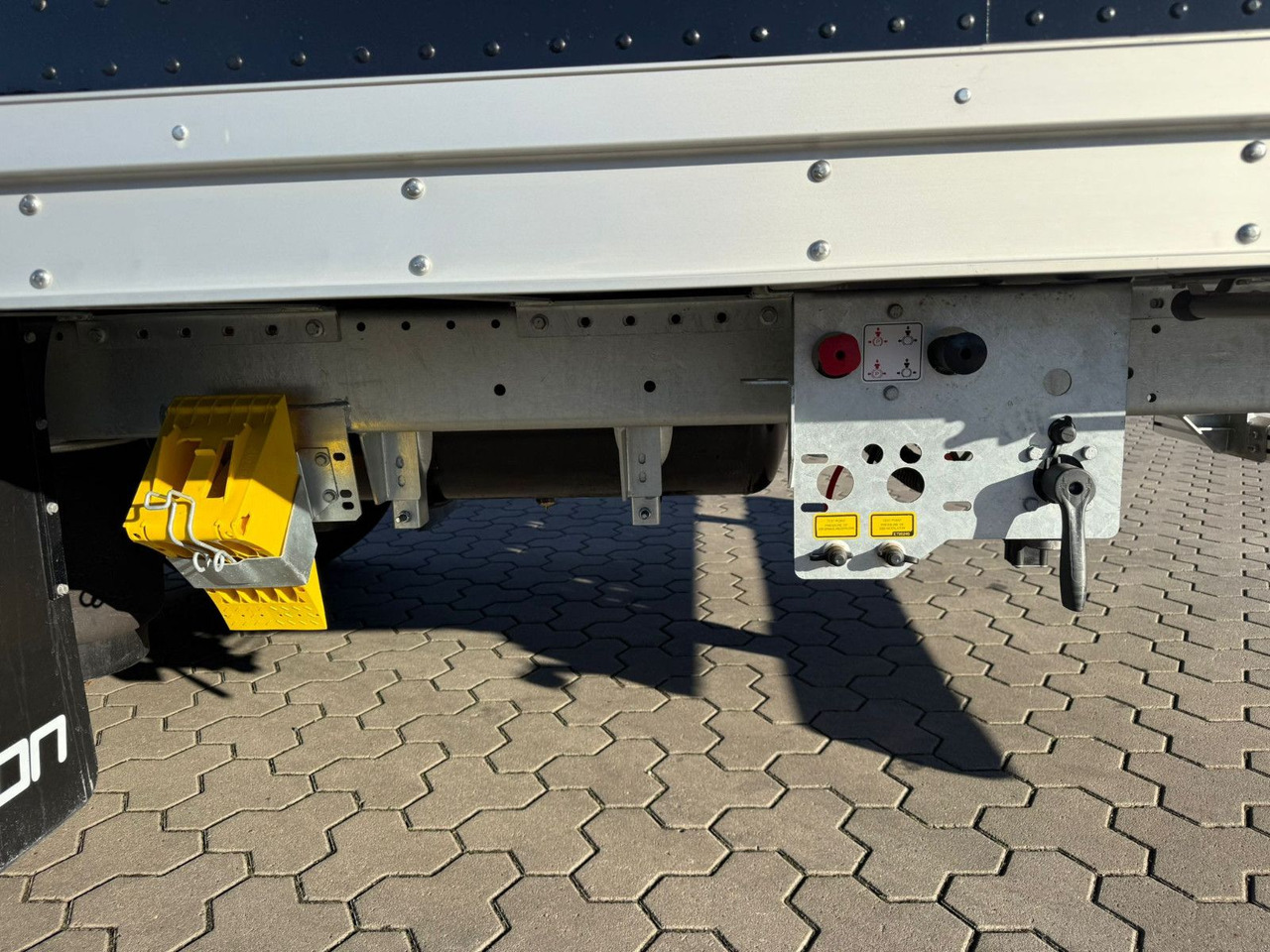 Puspiekabe slēgtā virsbūve Talson TGG TAL 12/18 Mega Kofferauflieger 99m³: foto 11 Puspiekabe slēgtā virsbūve Talson TGG TAL 12/18 Mega Kofferauflieger 99m³: foto 11