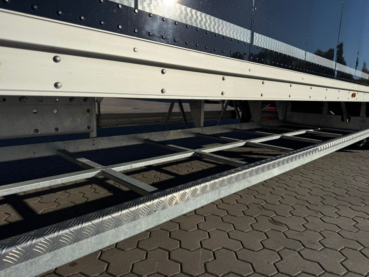 Puspiekabe slēgtā virsbūve Talson TGG TAL 12/18 Mega Kofferauflieger 99m³: foto 10 Puspiekabe slēgtā virsbūve Talson TGG TAL 12/18 Mega Kofferauflieger 99m³: foto 10