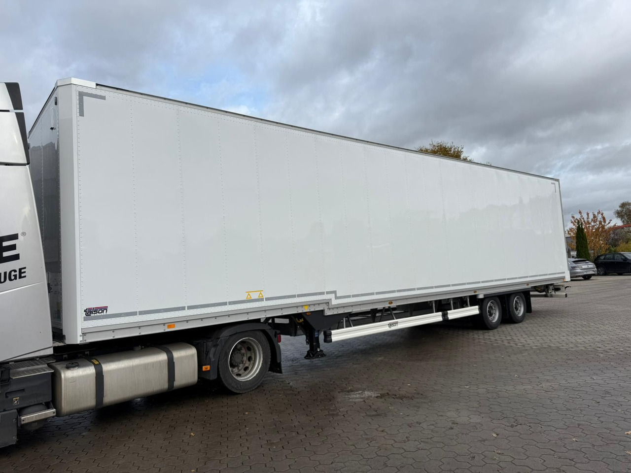 Talson TGG TAL 12/18 Mega Kofferauflieger Kleidung 99m³ - Puspiekabe slēgtā virsbūve: foto 3 Talson TGG TAL 12/18 Mega Kofferauflieger Kleidung 99m³ - Puspiekabe slēgtā virsbūve: foto 3