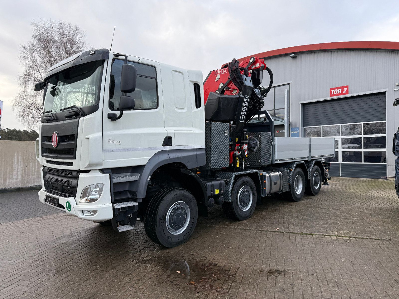 Tatra 41.500 8x8 Phoenix Fassi F710 Kran - Bortu kravas automašīna/ Platforma, Kravas auto ar manipulatoru: foto 1 Tatra 41.500 8x8 Phoenix Fassi F710 Kran - Bortu kravas automašīna/ Platforma, Kravas auto ar manipulatoru: foto 1