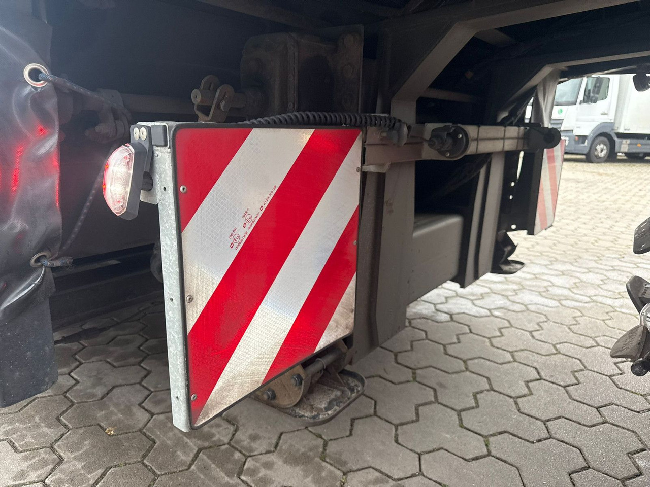 Puspiekabe zema profila platforma Tiefbett Stufensattel mit Auffahrrampe 25T: foto 15 Puspiekabe zema profila platforma Tiefbett Stufensattel mit Auffahrrampe 25T: foto 15
