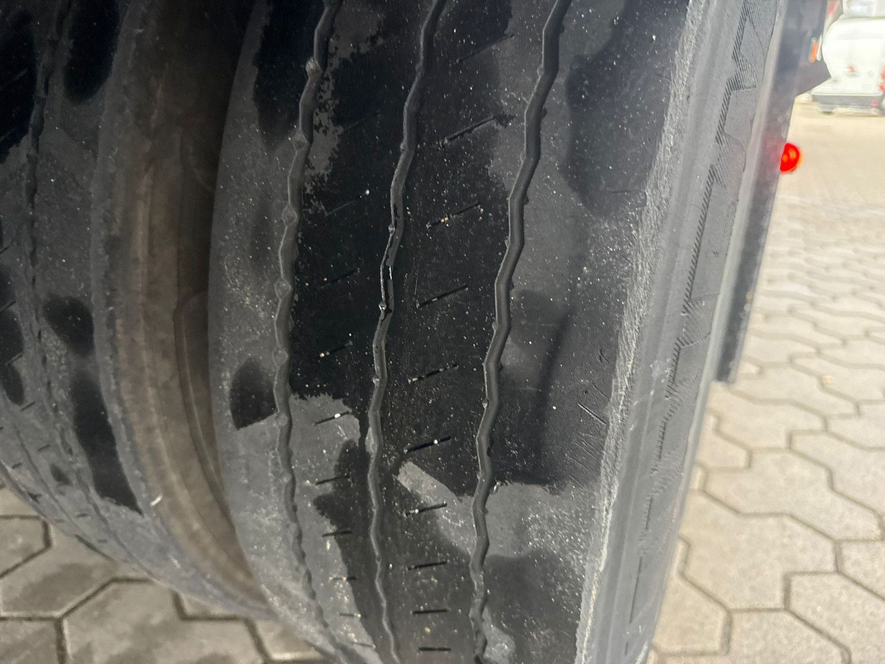 Puspiekabe zema profila platforma Tiefbett Stufensattel mit Auffahrrampe 25T: foto 22 Puspiekabe zema profila platforma Tiefbett Stufensattel mit Auffahrrampe 25T: foto 22