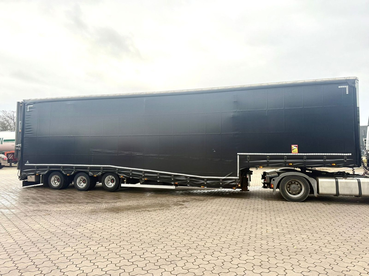 Puspiekabe zema profila platforma Tiefbett Stufensattel mit Auffahrrampe 25T: foto 6 Puspiekabe zema profila platforma Tiefbett Stufensattel mit Auffahrrampe 25T: foto 6