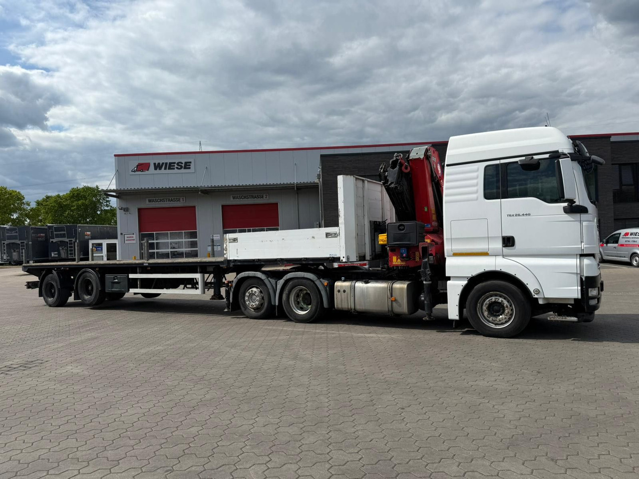 MAN TGX 26.440 6x2 mit HMF 3000-5 Kran - Vilcējs: foto 4 MAN TGX 26.440 6x2 mit HMF 3000-5 Kran - Vilcējs: foto 4