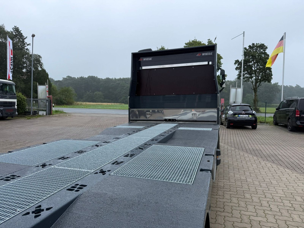 Volvo Arbeitsbühnen Baumaschinentransporter mit Rampen - Autovedējs: foto 5 Volvo Arbeitsbühnen Baumaschinentransporter mit Rampen - Autovedējs: foto 5