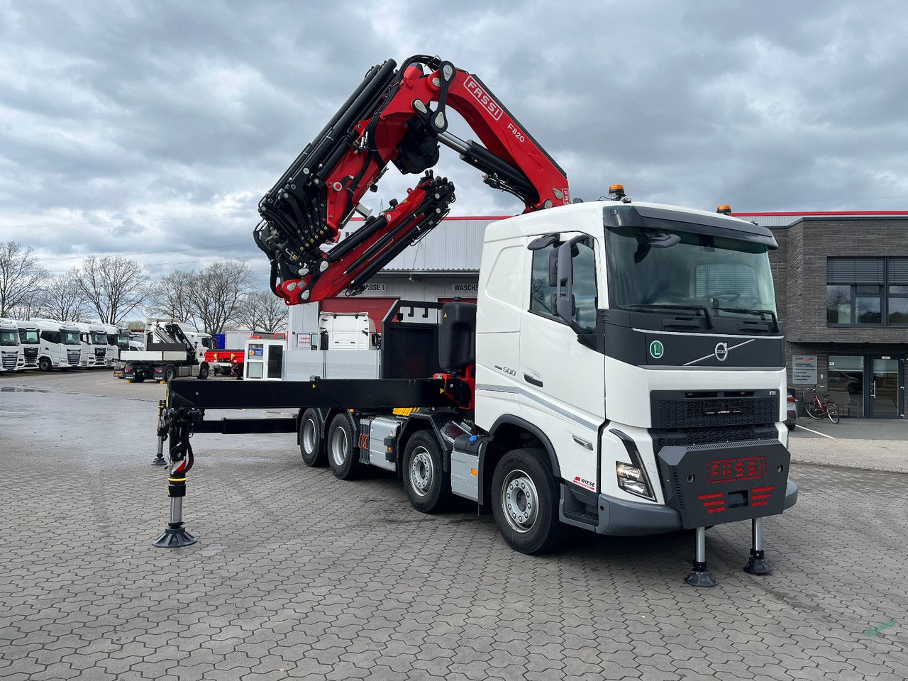 Volvo FH 500 8x4 Kran F820 RA2.27 Jib & Winde Sofort - Bortu kravas automašīna/ Platforma, Kravas auto ar manipulatoru: foto 1 Volvo FH 500 8x4 Kran F820 RA2.27 Jib & Winde Sofort - Bortu kravas automašīna/ Platforma, Kravas auto ar manipulatoru: foto 1