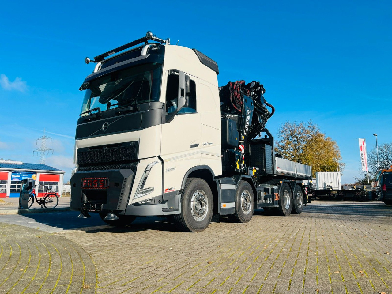Volvo FH 540 SZM mit F1450 HXP Fly Jib + Winde - Kravas auto ar manipulatoru: foto 1 Volvo FH 540 SZM mit F1450 HXP Fly Jib + Winde - Kravas auto ar manipulatoru: foto 1