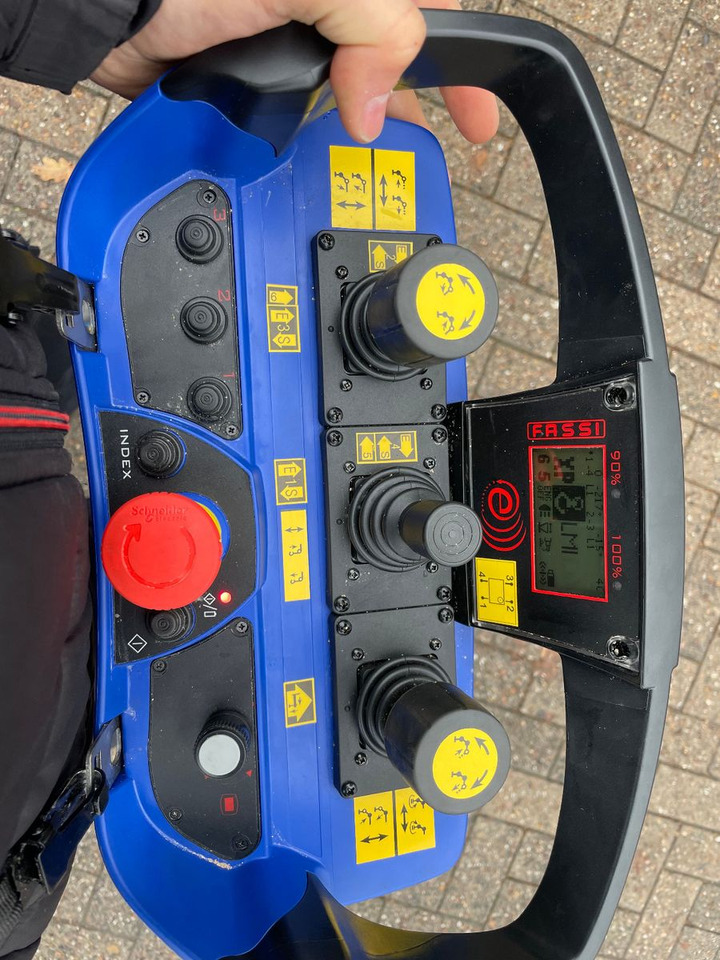 Bortu kravas automašīna/ Platforma, Kravas auto ar manipulatoru Volvo FH500 6x4 Fassi F545RA 2.27 mit Jib und Winde: foto 11 Bortu kravas automašīna/ Platforma, Kravas auto ar manipulatoru Volvo FH500 6x4 Fassi F545RA 2.27 mit Jib und Winde: foto 11