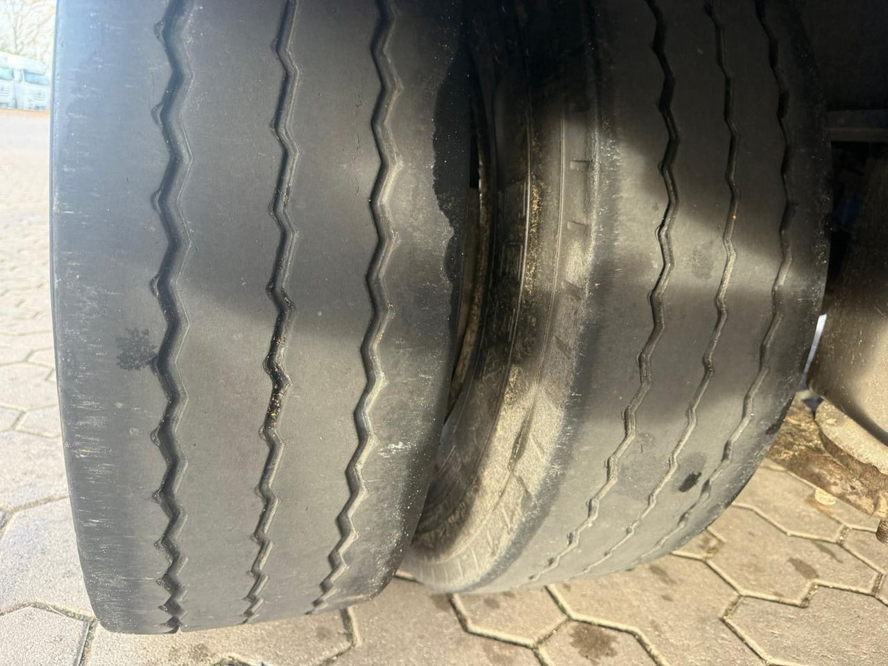 Puspiekabe zema profila platforma Wiese 3-Achs Stufen Sattel mit Auffahrrampe 25T: foto 24 Puspiekabe zema profila platforma Wiese 3-Achs Stufen Sattel mit Auffahrrampe 25T: foto 24