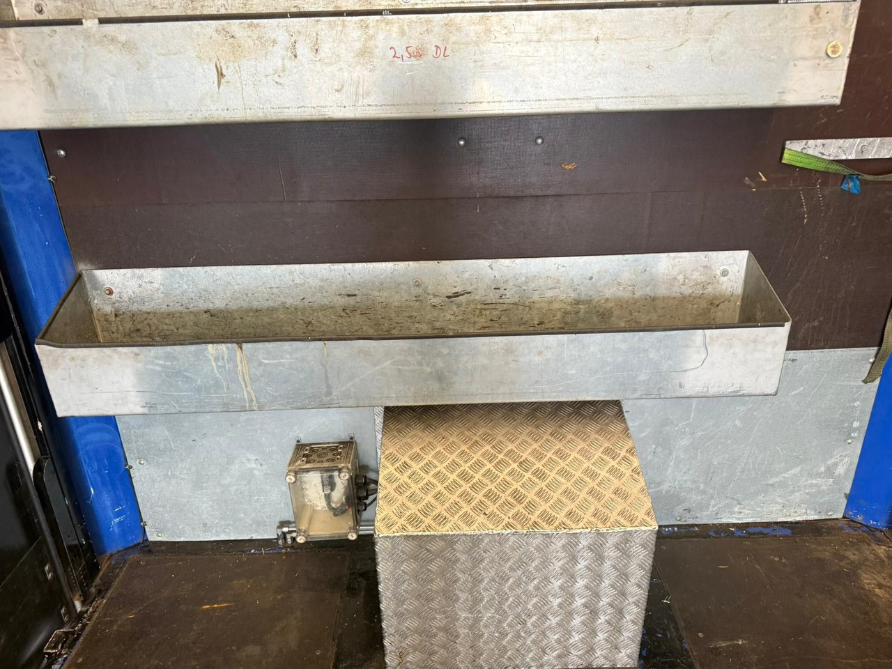 Puspiekabe zema profila platforma Wiese 3-Achs Stufen Sattel mit Auffahrrampe 25T: foto 22 Puspiekabe zema profila platforma Wiese 3-Achs Stufen Sattel mit Auffahrrampe 25T: foto 22