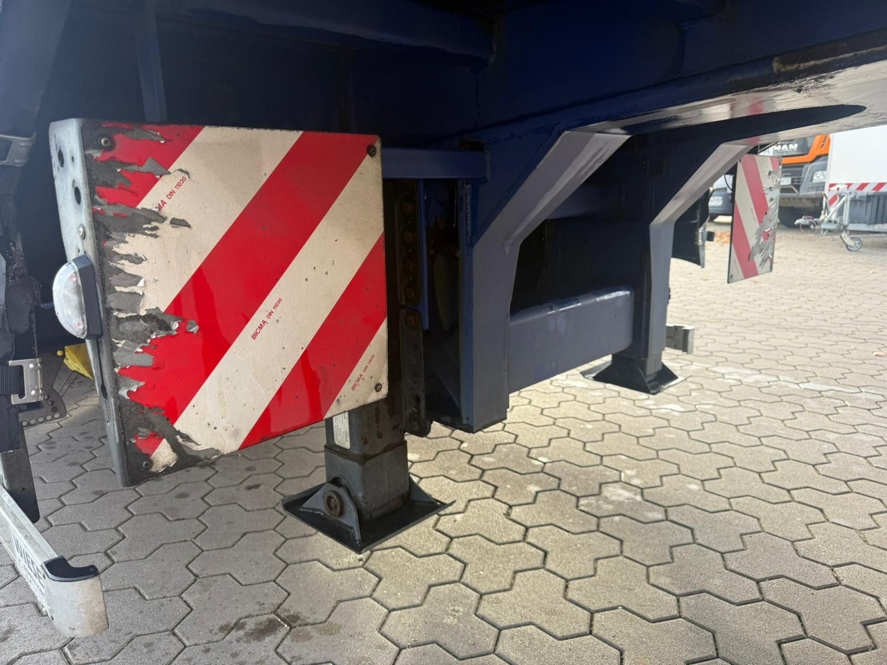 Puspiekabe zema profila platforma Wiese 3-Achs Stufen Sattel mit Auffahrrampe 25T: foto 19 Puspiekabe zema profila platforma Wiese 3-Achs Stufen Sattel mit Auffahrrampe 25T: foto 19