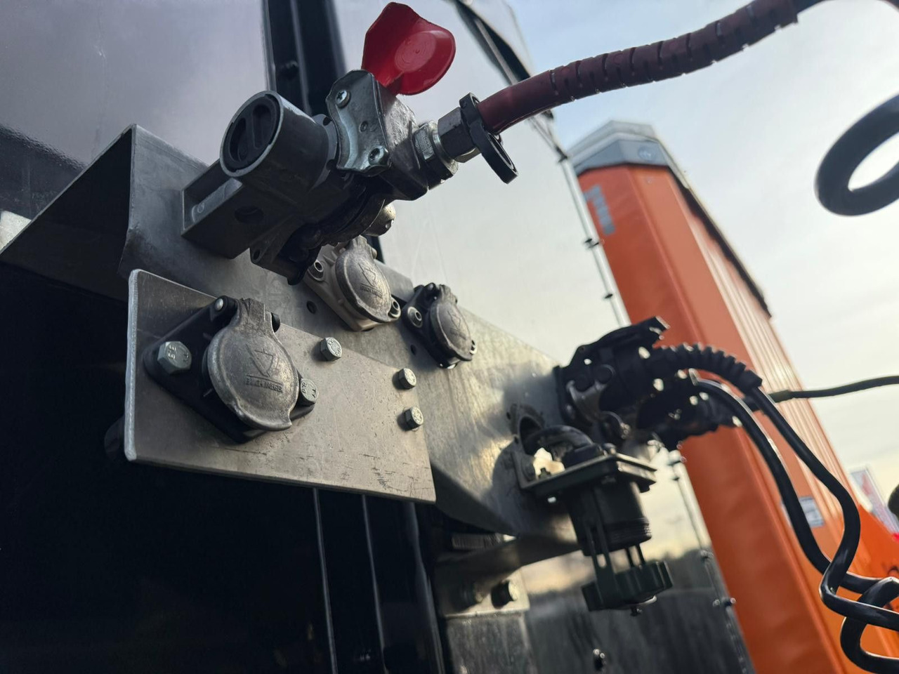 Puspiekabe zema profila platforma Wiese 3-Achs Stufen Sattel mit Auffahrrampe 25T: foto 21 Puspiekabe zema profila platforma Wiese 3-Achs Stufen Sattel mit Auffahrrampe 25T: foto 21