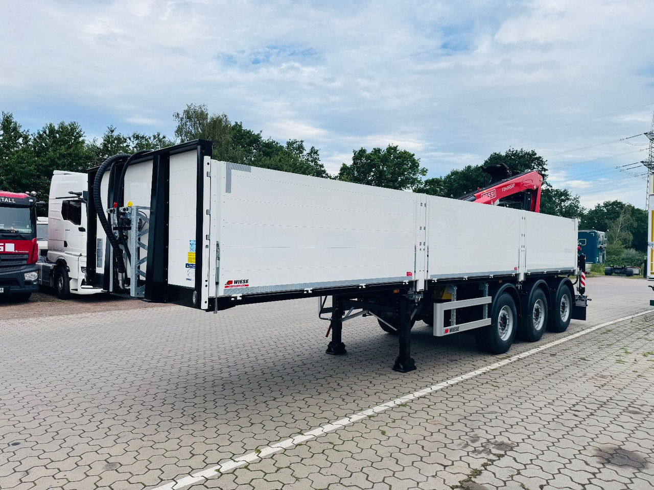 Wiese Baustoffauflieger - Heckkran Kran Fassi - Bortu puspiekabe/ Platforma: foto 2 Wiese Baustoffauflieger - Heckkran Kran Fassi - Bortu puspiekabe/ Platforma: foto 2