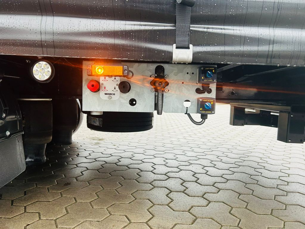 Wiese Gabelstaplertransporter Mega mit Rampen - Puspiekabe zema profila platforma: foto 5 Wiese Gabelstaplertransporter Mega mit Rampen - Puspiekabe zema profila platforma: foto 5