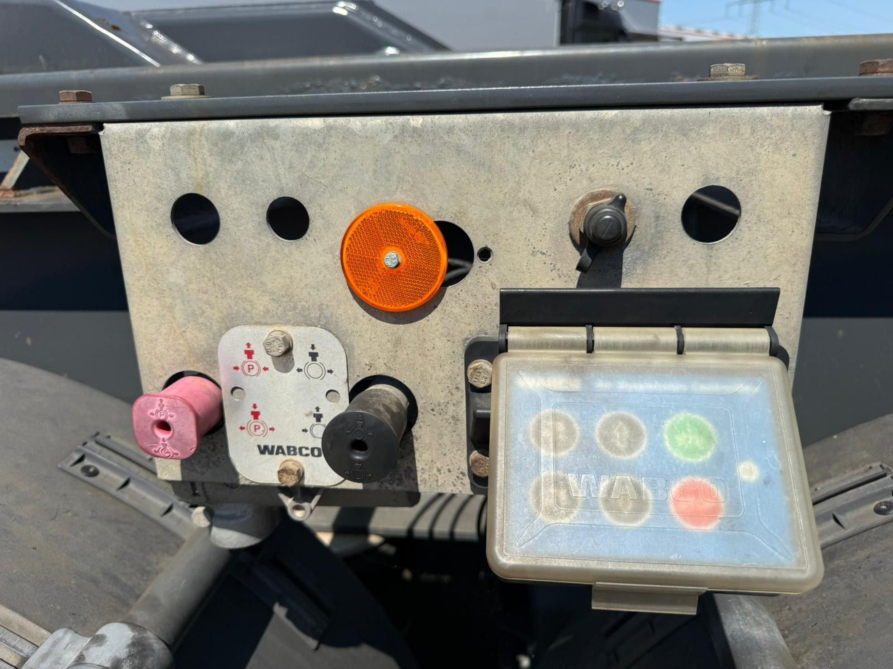 Wiese SA3-36 AK 25 S Auflieger Abrollkipper - Puspiekabe noņemamā virsbūve/ Konteineru vedējs: foto 5 Wiese SA3-36 AK 25 S Auflieger Abrollkipper - Puspiekabe noņemamā virsbūve/ Konteineru vedējs: foto 5