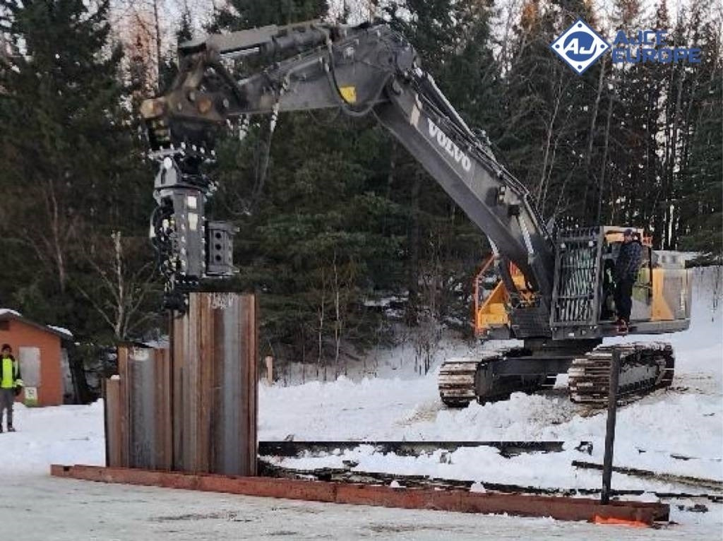 AJCE EUROPE AVH40ST Vibro Hammer Sheet Pile Driver - Pāļu dzinējs: foto 2 AJCE EUROPE AVH40ST Vibro Hammer Sheet Pile Driver - Pāļu dzinējs: foto 2