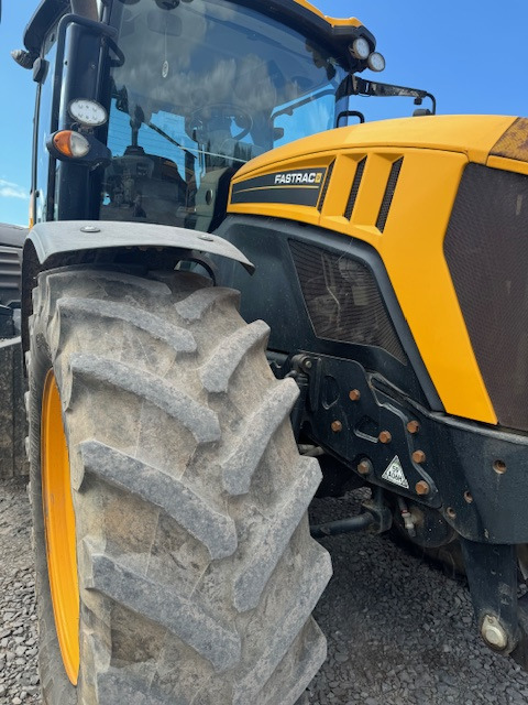 JCB 4220 fastrac - Traktors: foto 2 JCB 4220 fastrac - Traktors: foto 2