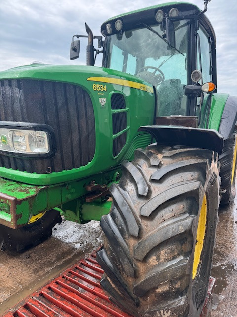 JOHN DEERE 6534 Premium - Traktors: foto 1 JOHN DEERE 6534 Premium - Traktors: foto 1