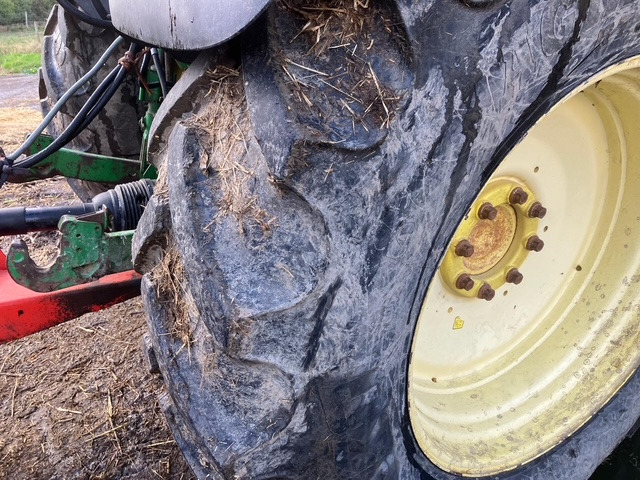 JOHN DEERE 6630 Premium - Traktors: foto 2 JOHN DEERE 6630 Premium - Traktors: foto 2