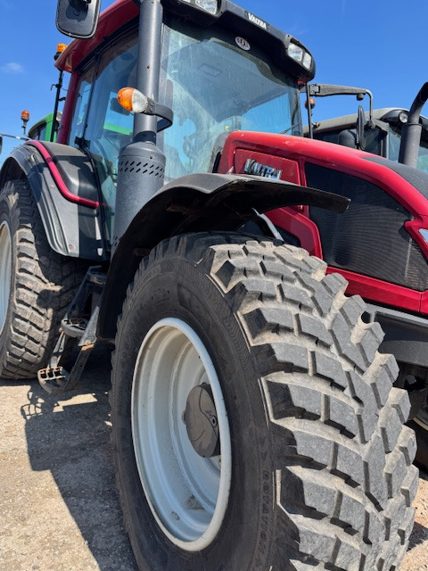 VALTRA N93 - Traktors: foto 1 VALTRA N93 - Traktors: foto 1