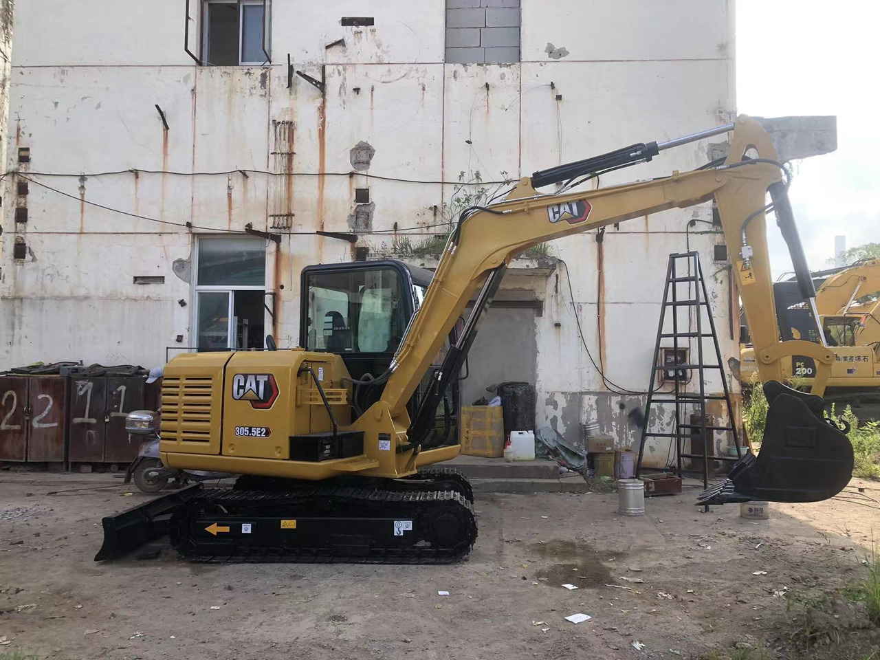 CATERPILLAR 305.5E - Mini-ekskavators: foto 1 CATERPILLAR 305.5E - Mini-ekskavators: foto 1