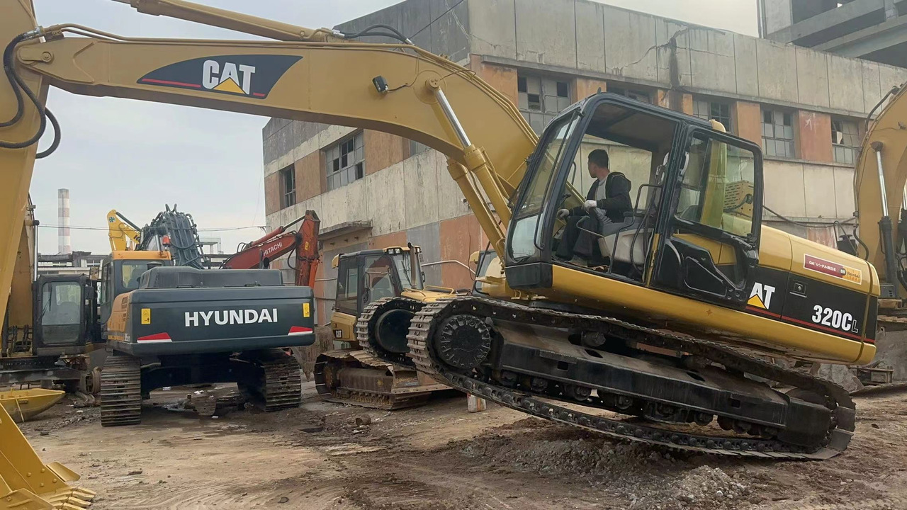 CATERPILLAR 320C - Kāpurķēžu ekskavators: foto 4 CATERPILLAR 320C - Kāpurķēžu ekskavators: foto 4
