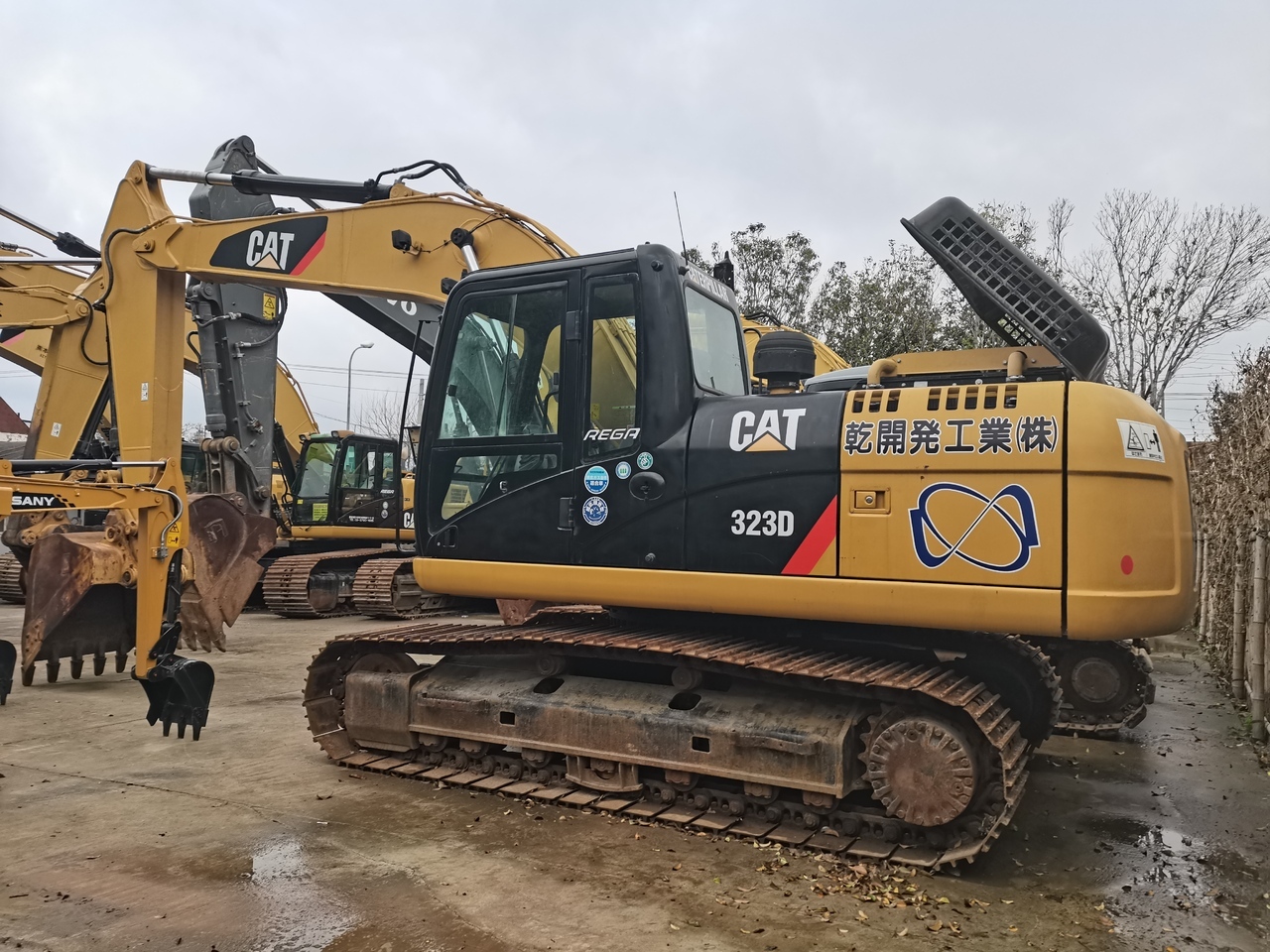 CATERPILLAR 323D - Kāpurķēžu ekskavators: foto 1 CATERPILLAR 323D - Kāpurķēžu ekskavators: foto 1