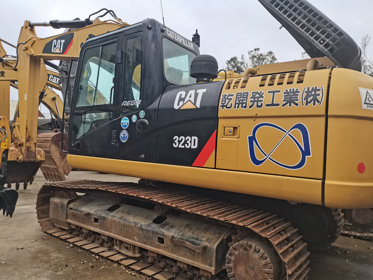 CATERPILLAR 323D - Kāpurķēžu ekskavators: foto 2 CATERPILLAR 323D - Kāpurķēžu ekskavators: foto 2