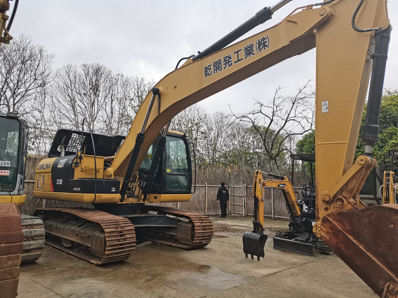 CATERPILLAR 323D - Kāpurķēžu ekskavators: foto 3 CATERPILLAR 323D - Kāpurķēžu ekskavators: foto 3
