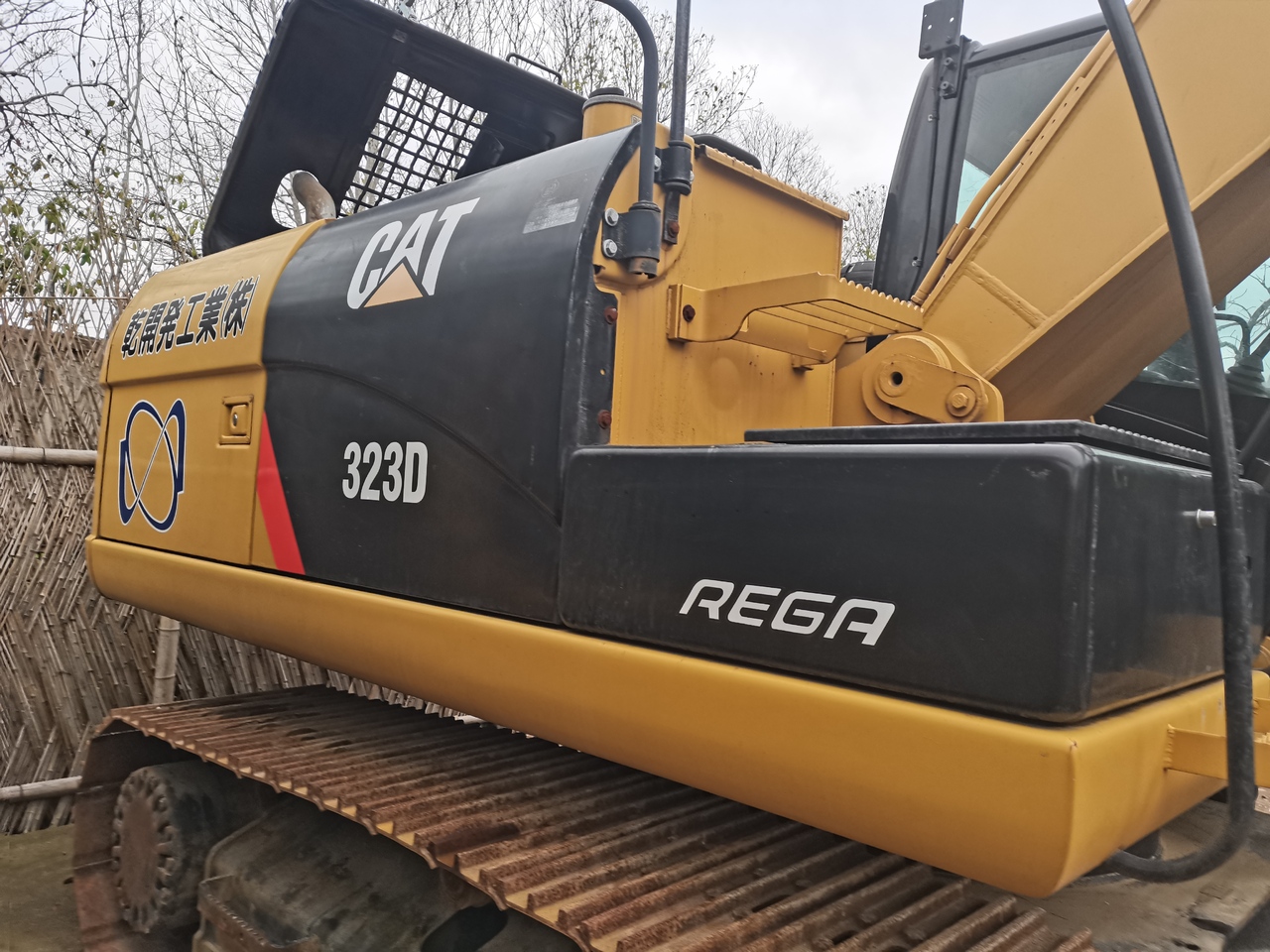 CATERPILLAR 323D - Kāpurķēžu ekskavators: foto 4 CATERPILLAR 323D - Kāpurķēžu ekskavators: foto 4