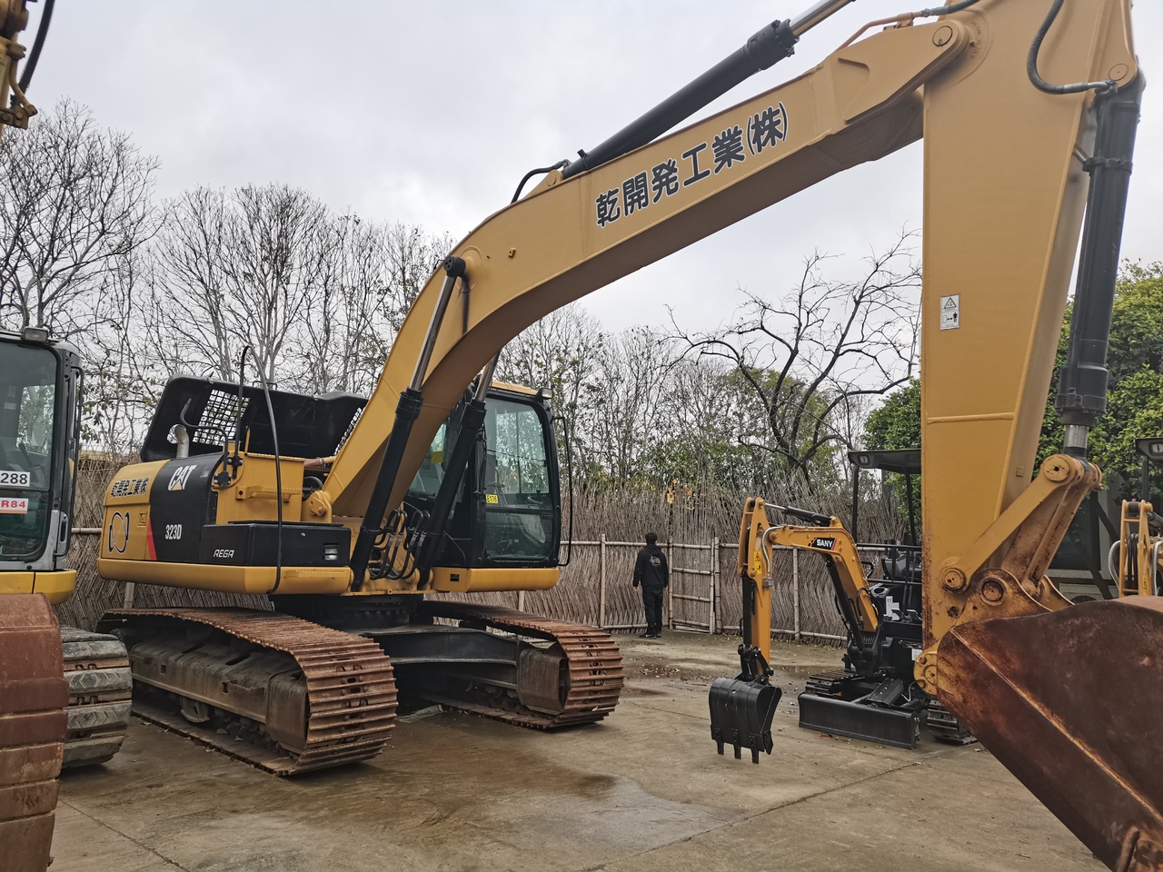 CATERPILLAR 323D - Kāpurķēžu ekskavators: foto 3 CATERPILLAR 323D - Kāpurķēžu ekskavators: foto 3