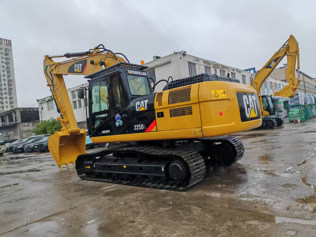CATERPILLAR 325D - Kāpurķēžu ekskavators: foto 1 CATERPILLAR 325D - Kāpurķēžu ekskavators: foto 1