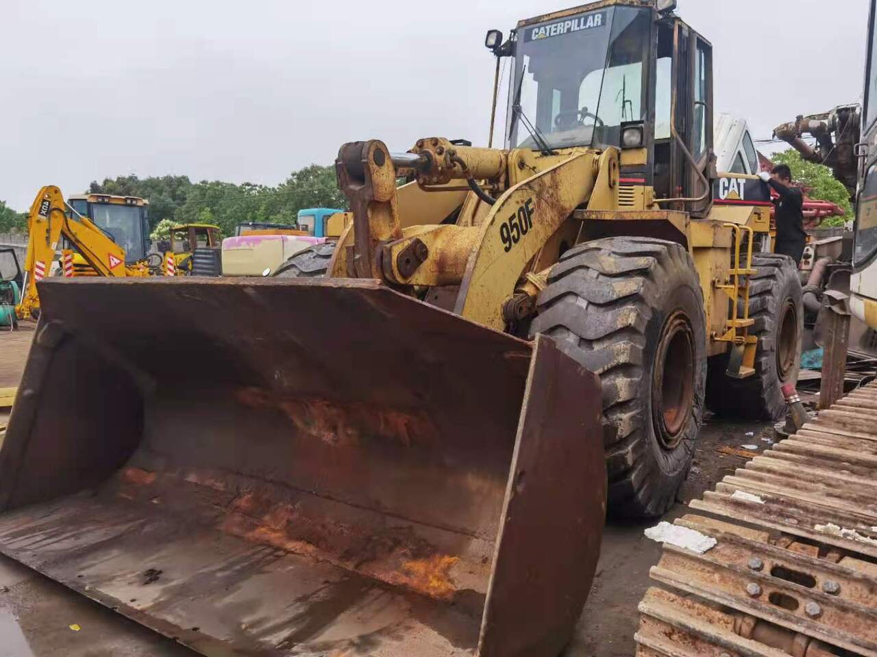 CATERPILLAR 950F - Riteņu iekrāvējs: foto 1 CATERPILLAR 950F - Riteņu iekrāvējs: foto 1
