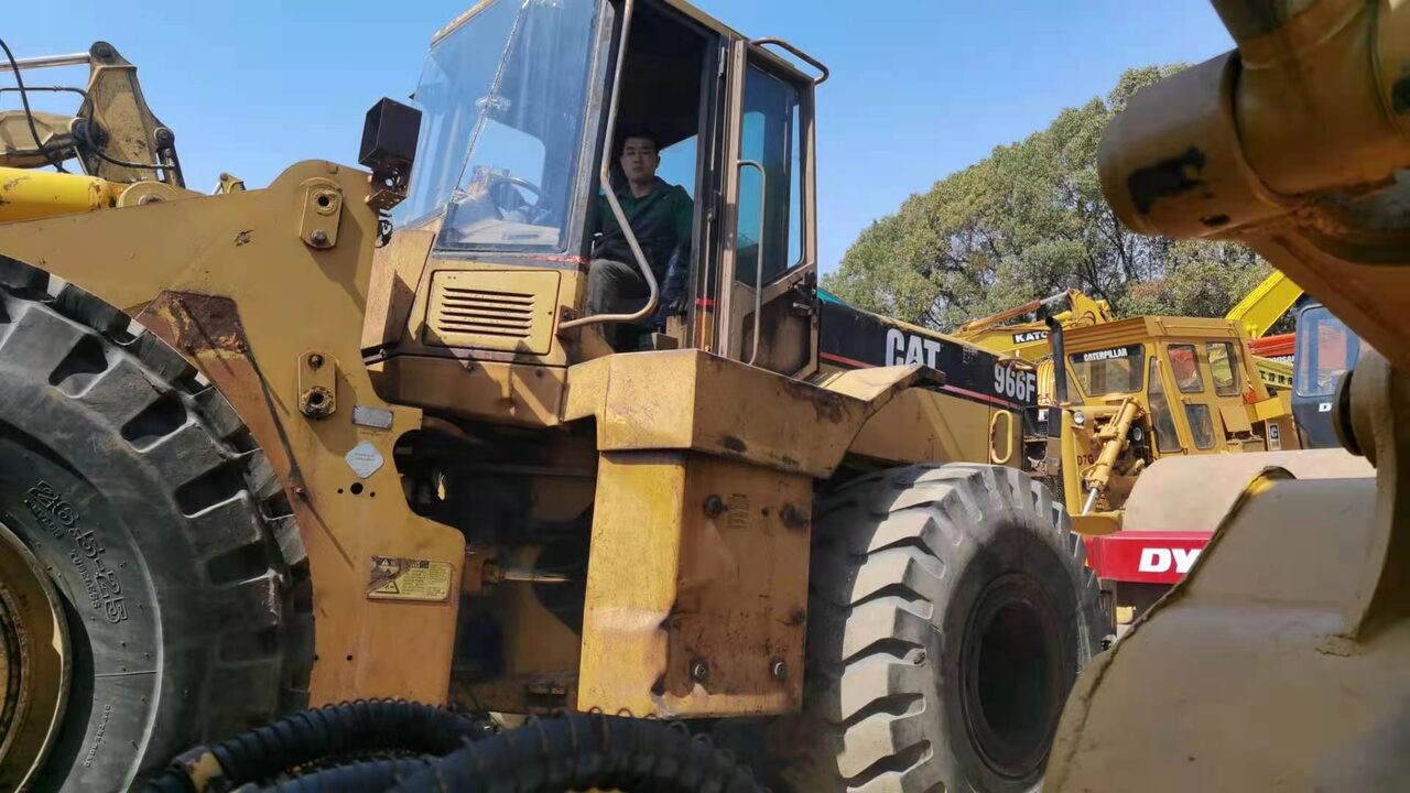 CATERPILLAR 966F - Riteņu iekrāvējs: foto 2 CATERPILLAR 966F - Riteņu iekrāvējs: foto 2